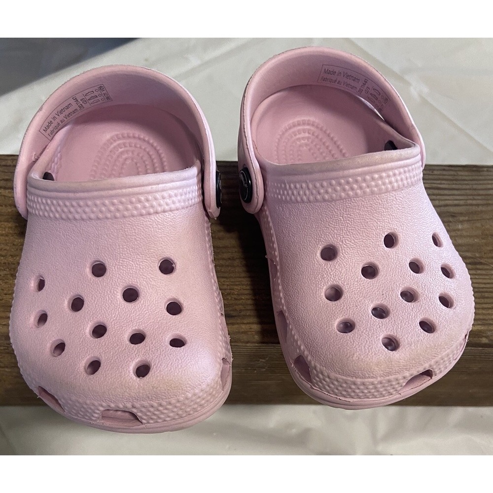 Girls - Pink Crocs Traditional Rubber Clogs- Size 2/3